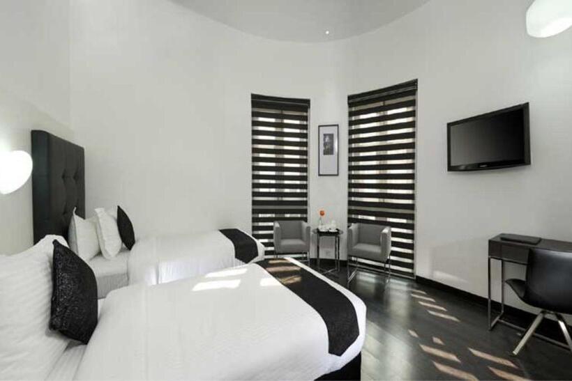 豪华房间, Sapphire Suites