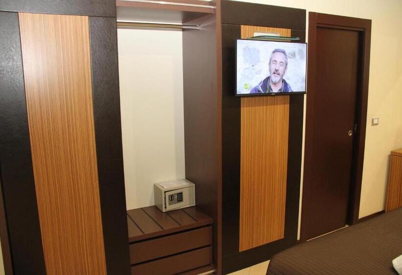 اتاق لوکس, Villa Adriana