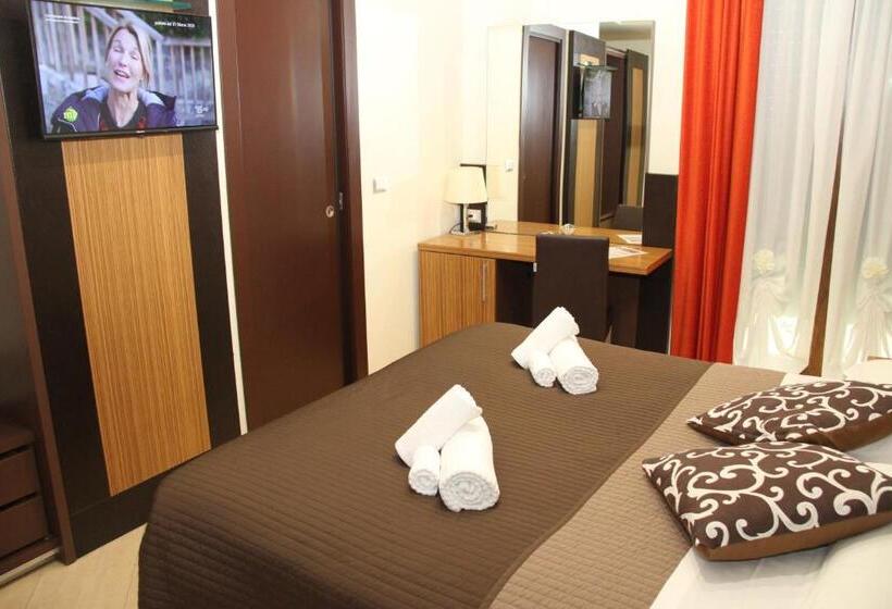 اتاق لوکس, Villa Adriana