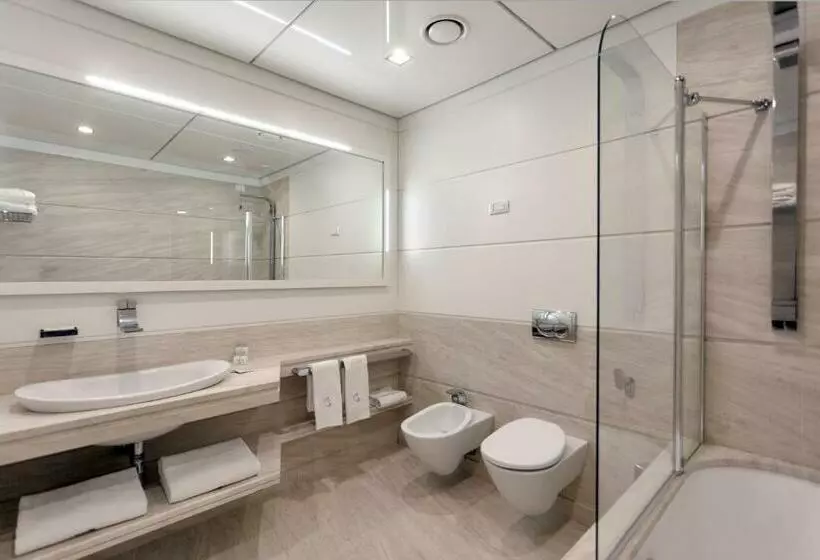 اتاق استاندارد با چشم‌انداز, Yacht Club Marina Di Loano