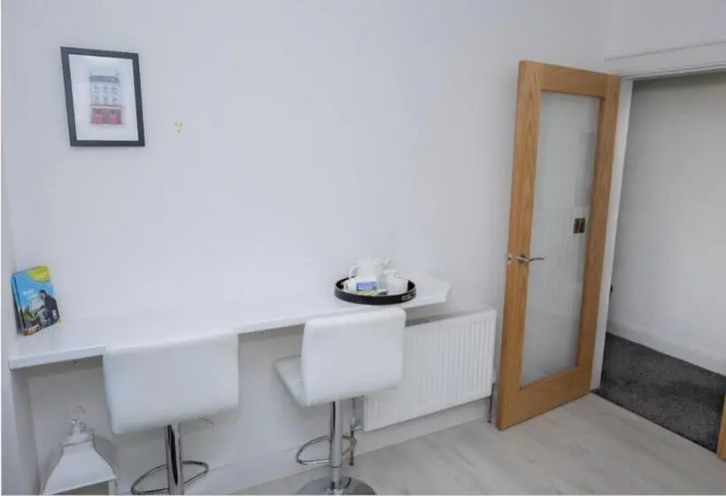 اتاق استاندارد با تخت بزرگ, Ashwoods House