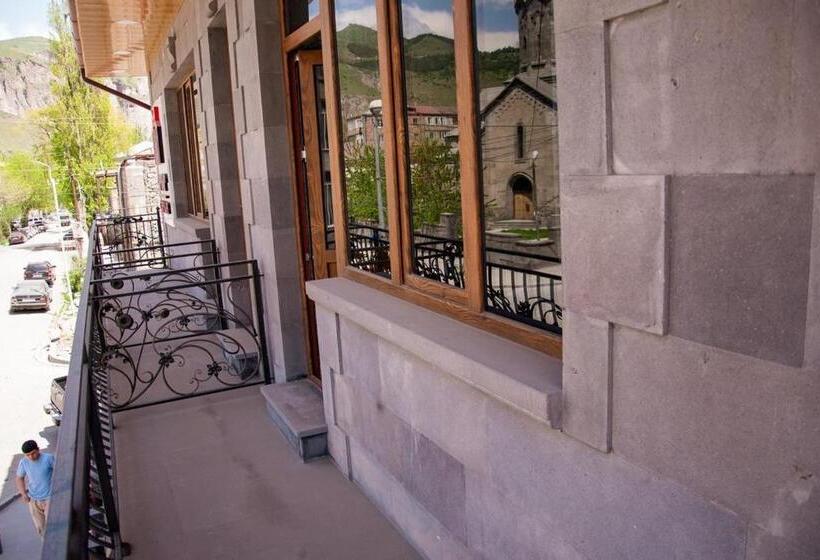 Family Room, Har Mar