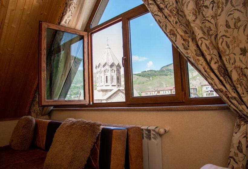 سوییت خانوادگی, Har Mar