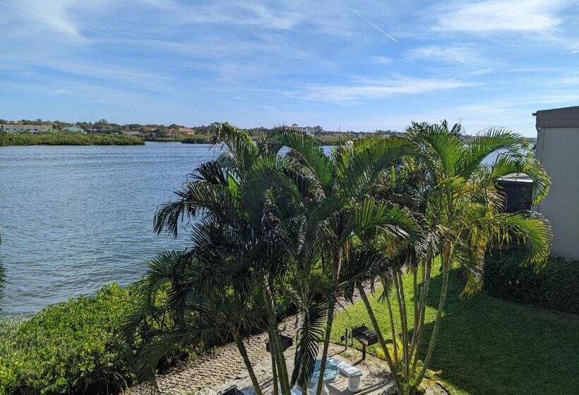 شقة غرفة واحدة مطلة على البحر, Sea Club Condo #103