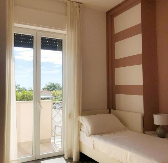 三人经典房间, Bencista