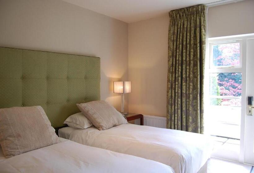 غرفة قياسية لذوى الاحتياجات الخاصة, Castle House