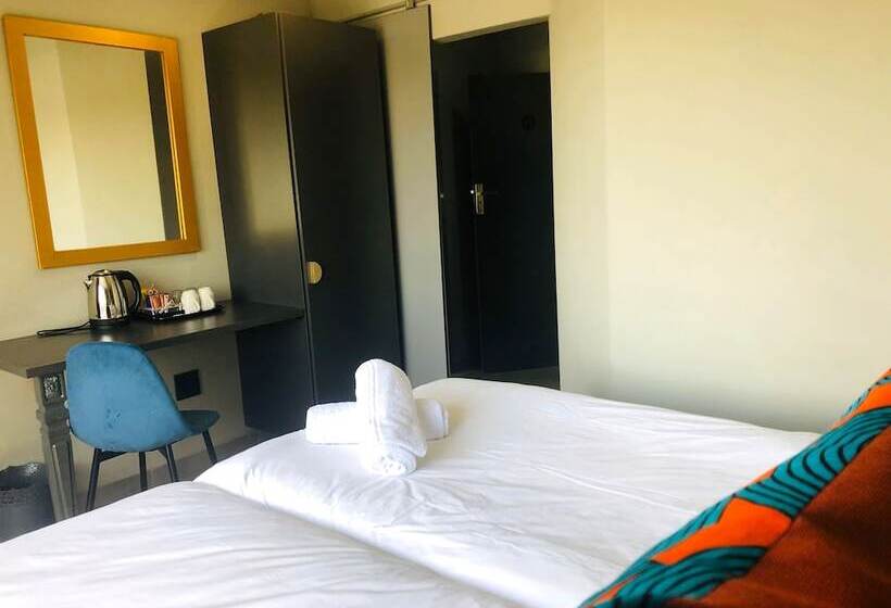 חדר משפחתי, Elephant Springs