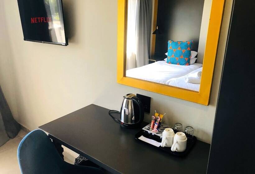 غرفة عائلية, Elephant Springs