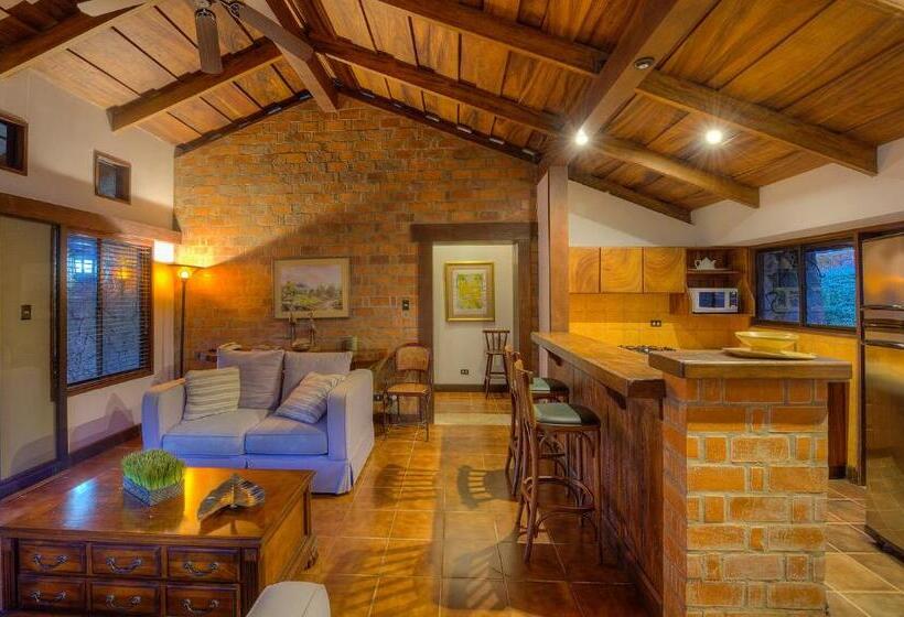 جناح, Hacienda La Pacifica