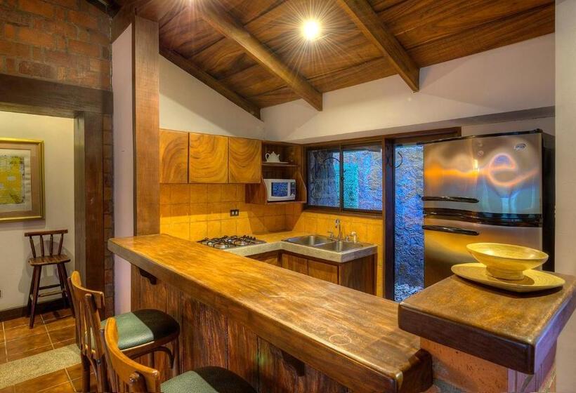 جناح, Hacienda La Pacifica