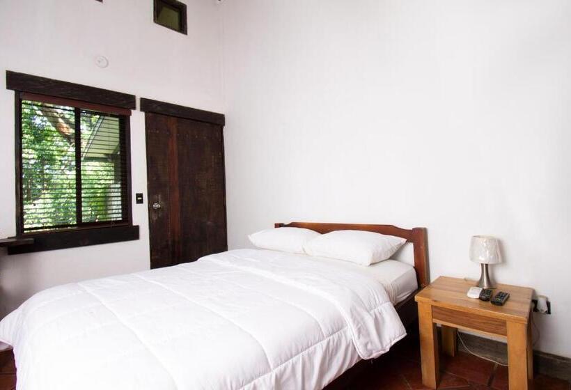 غرفة أساسية, Hacienda La Pacifica