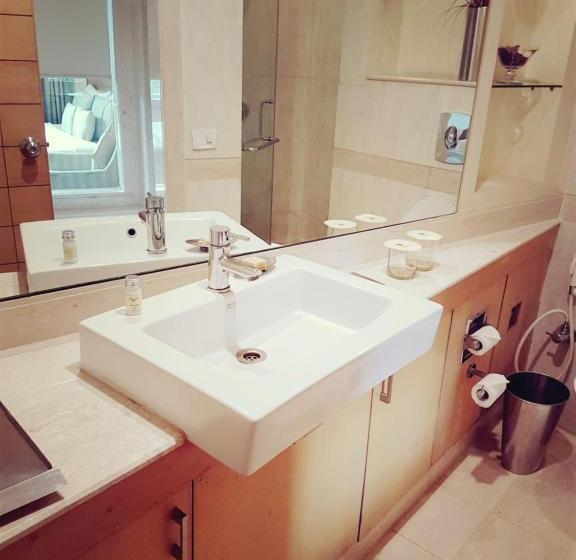 اتاق پرمیوم, The Palms Town & Country Club   Resort