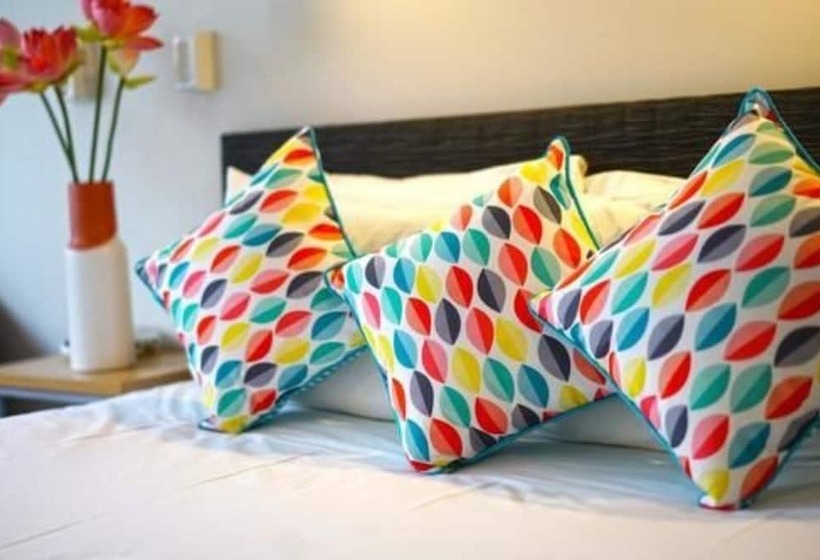 スタンダードスタジオ, Ashwood Manor Motor Lodge