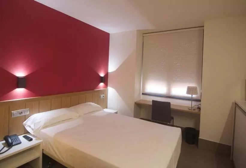 اتاق استاندارد سه نفره, The Book Factory Hostel