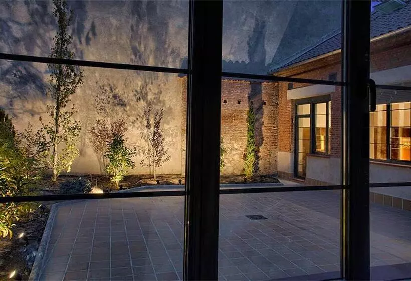 اتاق استاندارد چهار تخته, The Book Factory Hostel