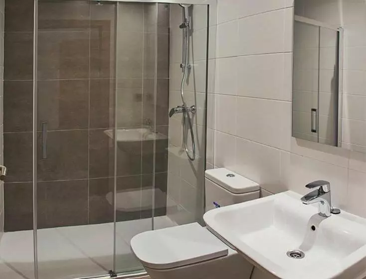 اتاق استاندارد چهار تخته, The Book Factory Hostel