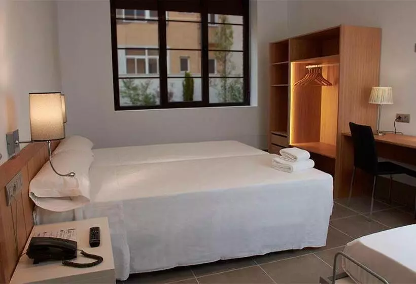 اتاق استاندارد چهار تخته, The Book Factory Hostel