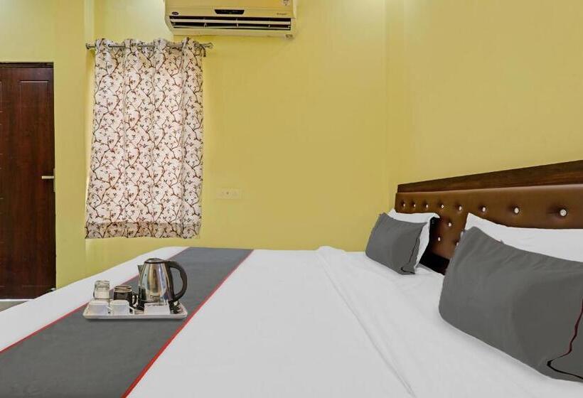 3 Bett Deluxe Zimmer, Capital O Phenix Elite Near Phoenix United Lucknow