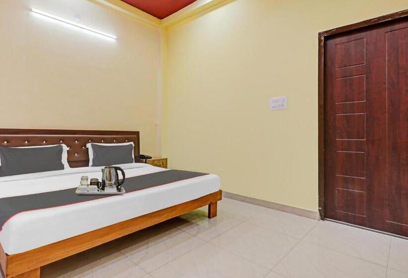 3 Bett Deluxe Zimmer, Capital O Phenix Elite Near Phoenix United Lucknow