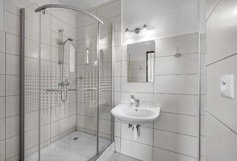 스탠다드 트리플 룸, Podkost