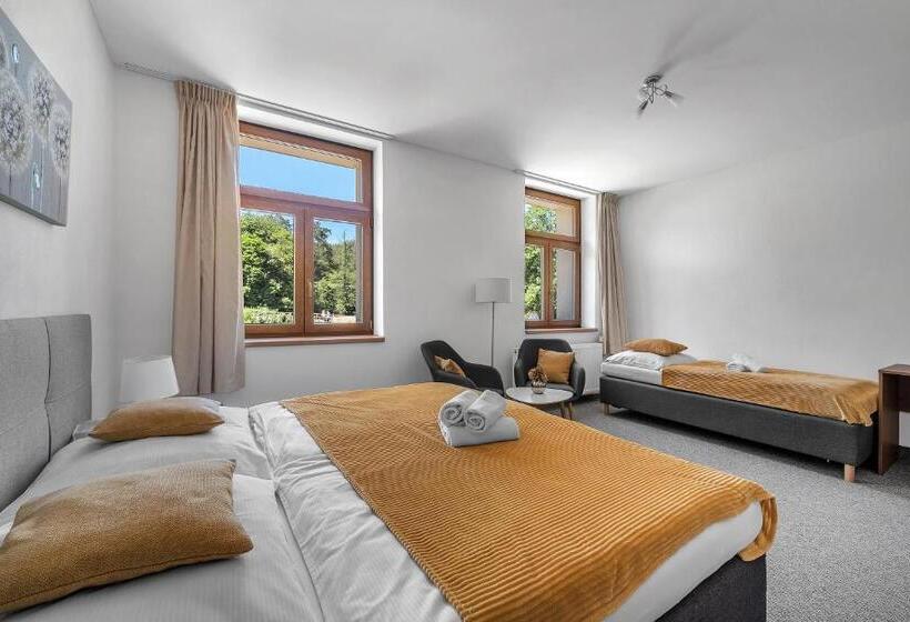 스탠다드 트리플 룸, Podkost