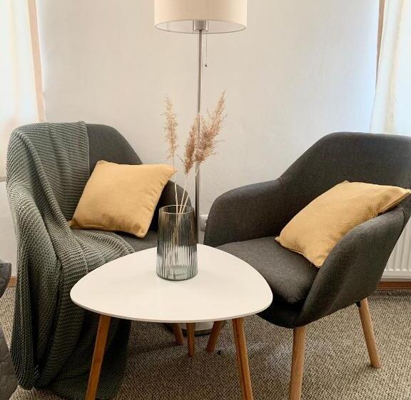 스탠다드 트리플 룸, Podkost