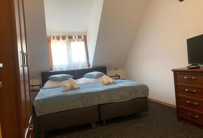 이코노미 룸, Podkost