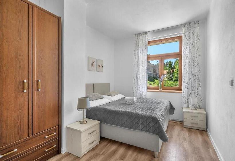 발코니가 있는 4인용 스탠다드 룸, Podkost