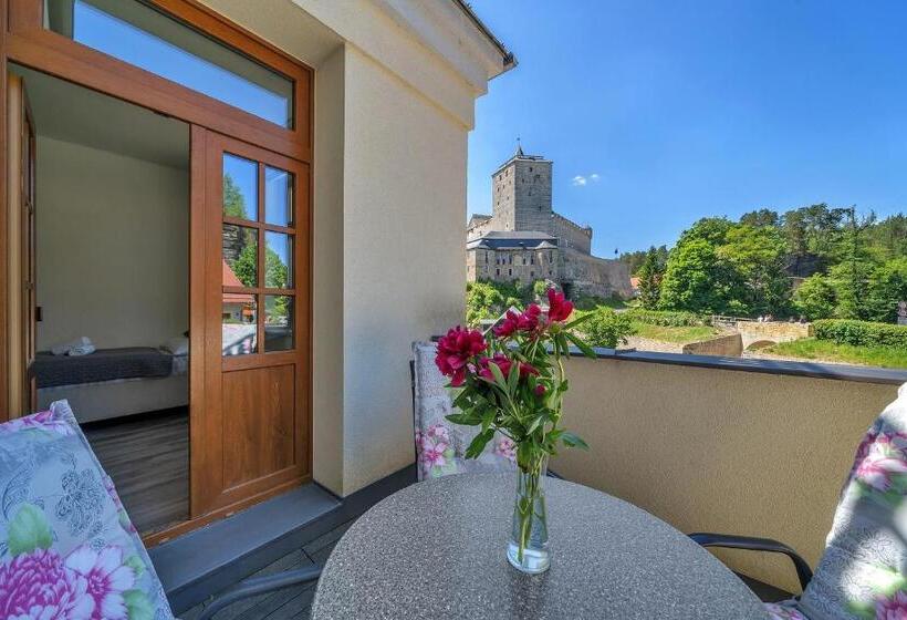 발코니가 있는 4인용 스탠다드 룸, Podkost