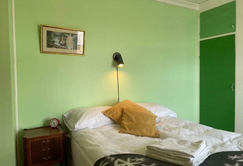 اتاق سوپریور با چشمانداز دریا, The Old Bookstore