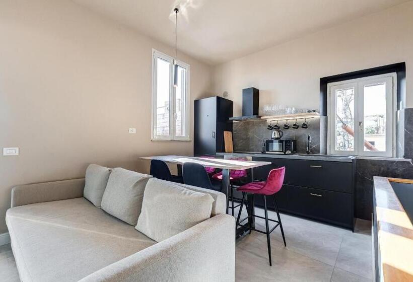 آپارتمان 1 خوابه با تراس, Vivilo Roma Trevi   Luxury Experience   Private Jacuzzi On Terrace   Insane View