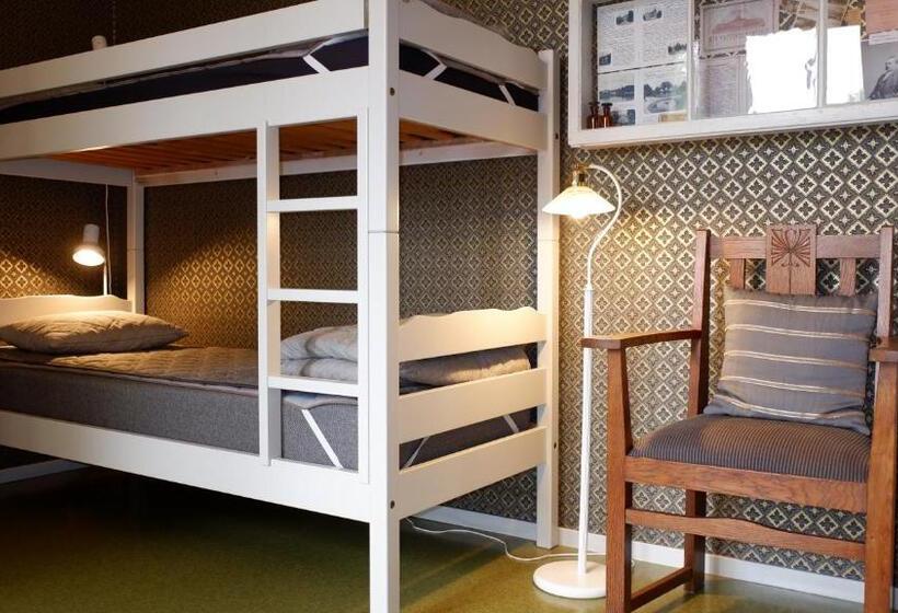 Четырехместный Номер Стандарт с Балконом, Villa Eira Vandrarhem