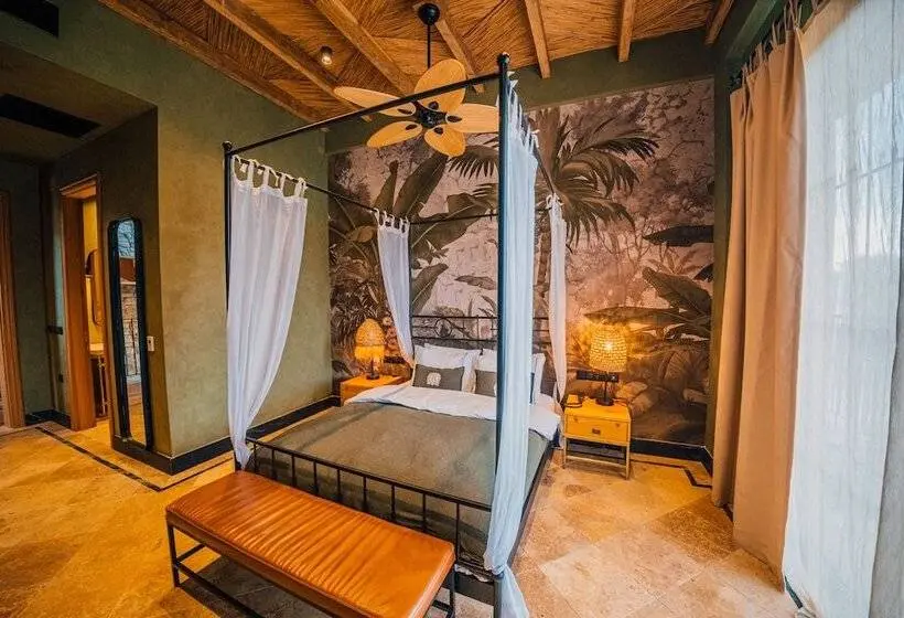 Deluxe Room Pool View
