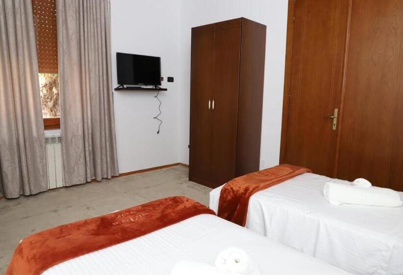 اتاق لوکس سه تخته, Villa Palma Center