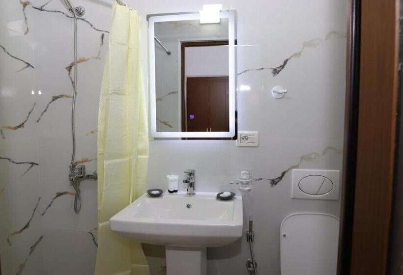 اتاق لوکس سه تخته, Villa Palma Center