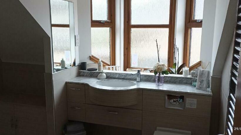 חדר סטנדרט לארבעה, Outlander Boutique B&b Super King