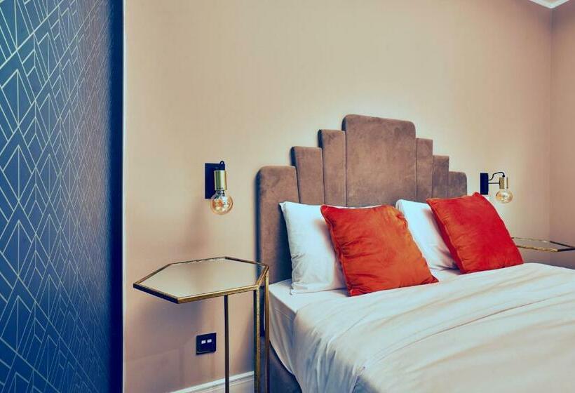 اتاق لوکس, Cinematique