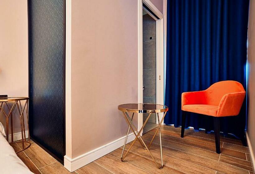 اتاق لوکس, Cinematique