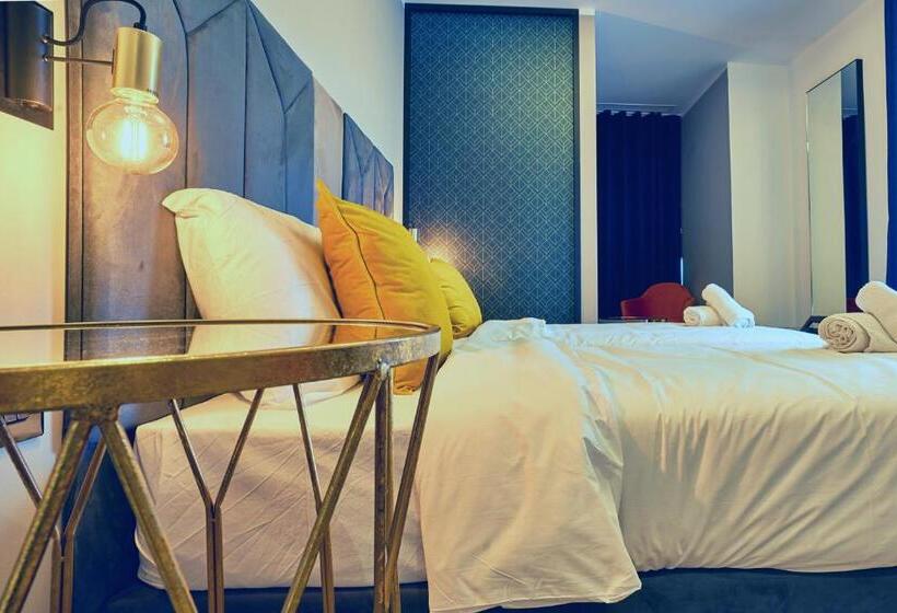 اتاق لوکس, Cinematique