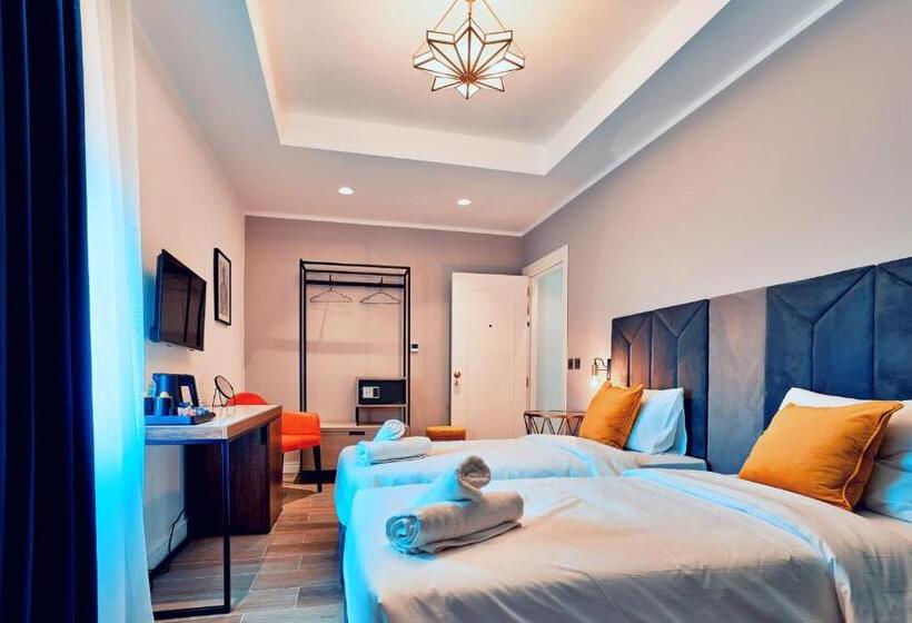 اتاق لوکس, Cinematique