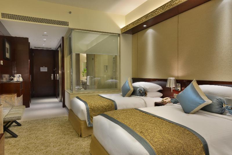 带大床的俱乐部房间, Crowne Plaza Ahmedabad City Centre, An Ihg