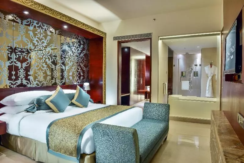 キングサイズベッドのエクゼクティブ, Crowne Plaza Ahmedabad City Centre, An Ihg