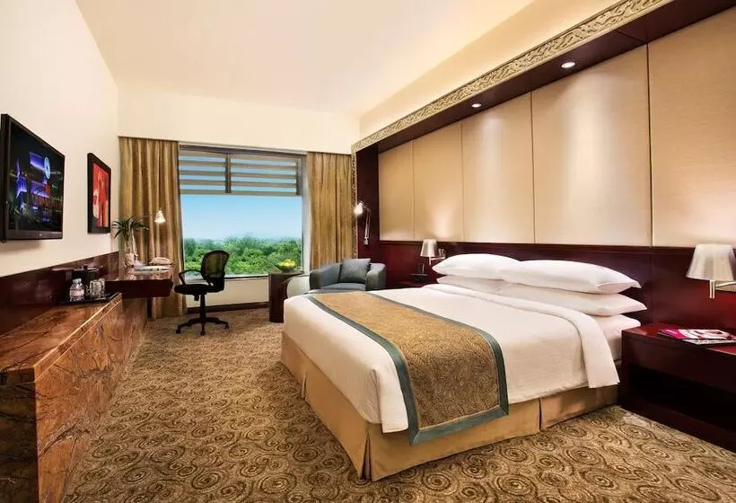 クラブルーム, Crowne Plaza Ahmedabad City Centre, An Ihg