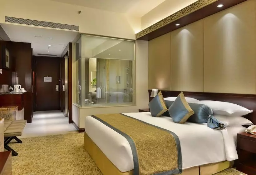 クラブルーム, Crowne Plaza Ahmedabad City Centre, An Ihg