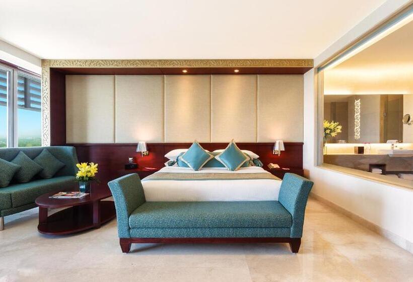 小型套房, Crowne Plaza Ahmedabad City Centre, An Ihg