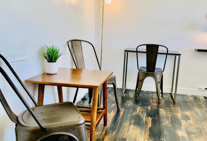 스탠다드 룸 킹사이즈 침대, Dragonfly Motor Lodge