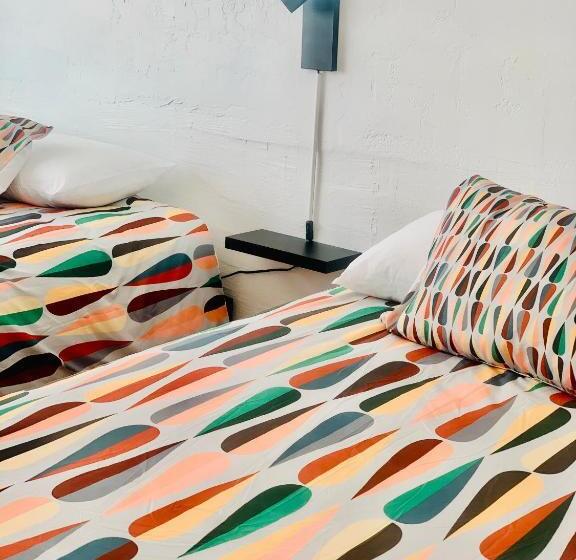 디럭스 스위트, Dragonfly Motor Lodge