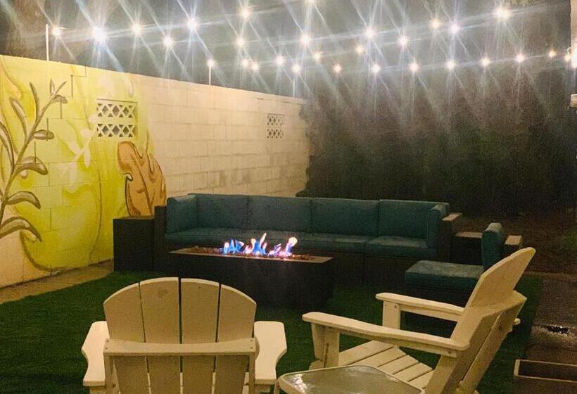 디럭스 스위트, Dragonfly Motor Lodge