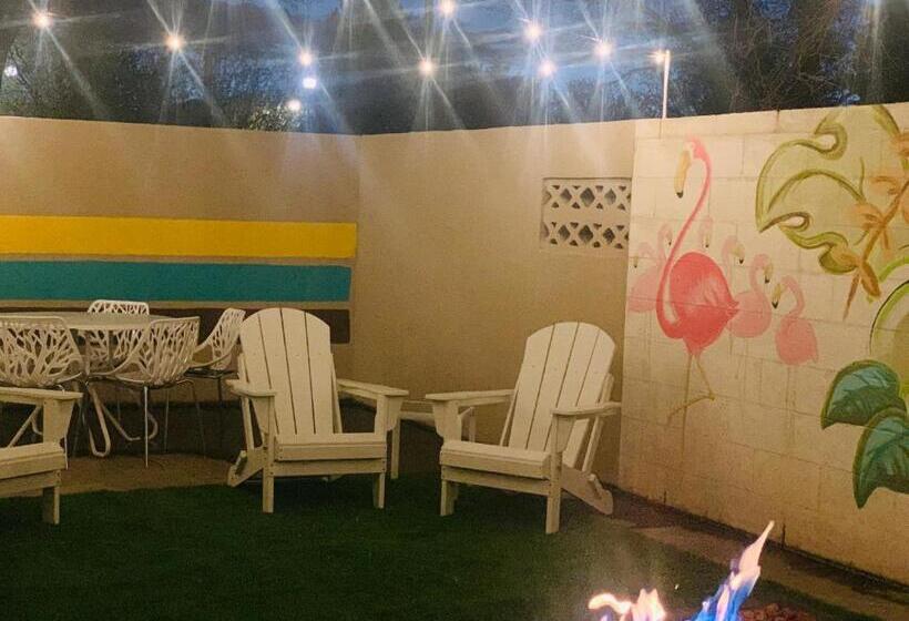 디럭스 스위트, Dragonfly Motor Lodge