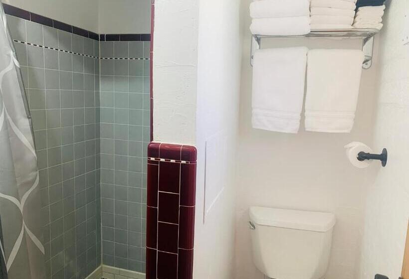 패밀리 룸, Dragonfly Motor Lodge